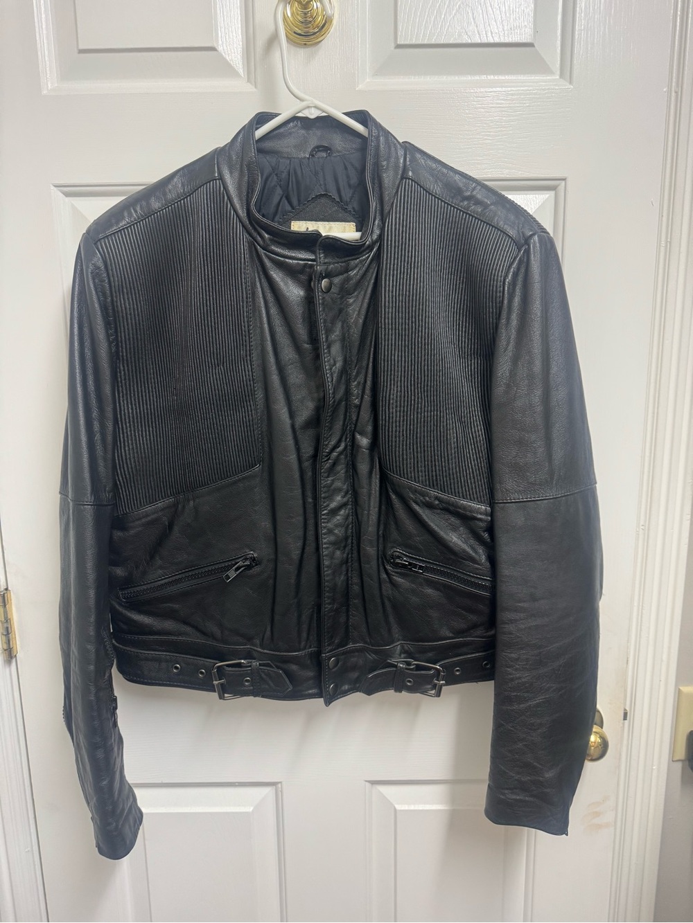 Vintage Men’s Berman’s leather motorcycle style black line jacket.Size 46
